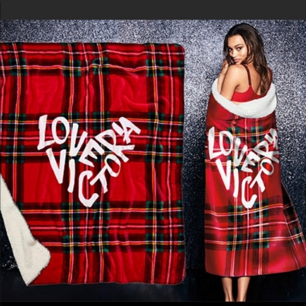 NIB Victoria's Secret Sherpa Blanket